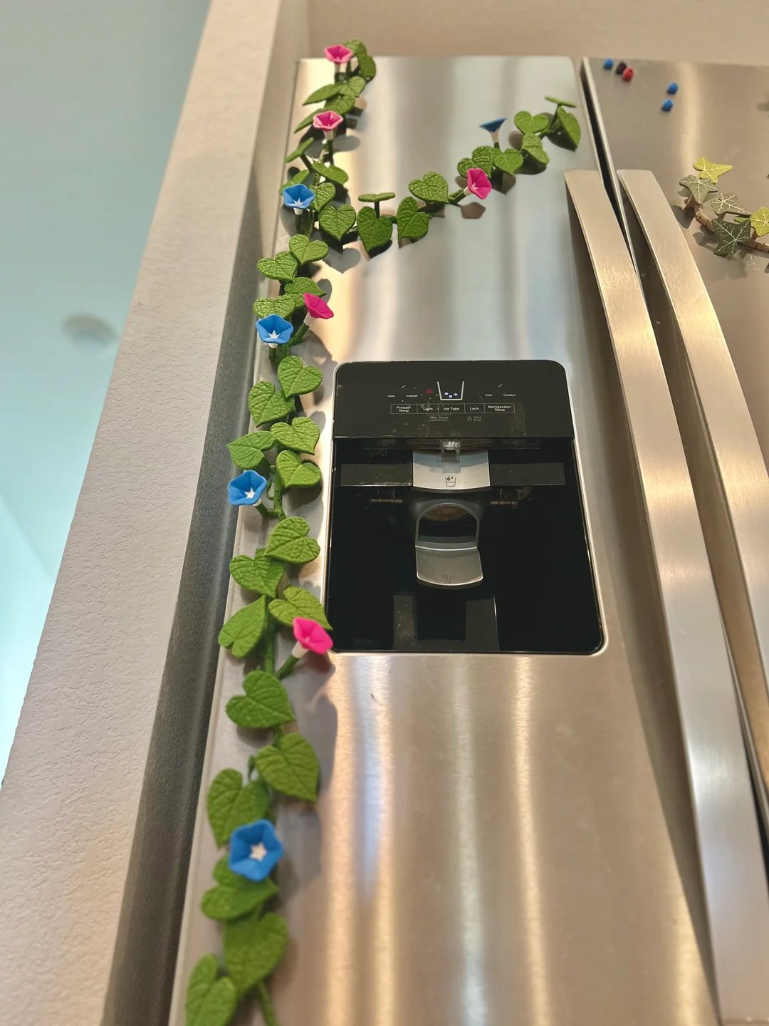 🌿Ivy Fridge Magnet with Articulating Stems