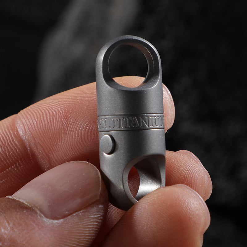 Titanium Alloy Magnetic Buckle Keychain