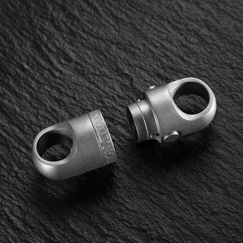 Titanium Alloy Magnetic Buckle Keychain
