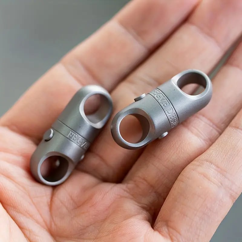 Titanium Alloy Magnetic Buckle Keychain